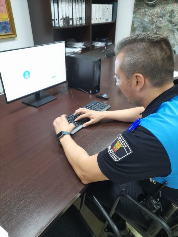 Arucas: La Federación Canaria de Municipios (FECAM) ha hecho entrega de un equipo informático a la Policía Local de Arucas