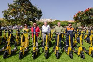 La Concejalía de Movilidad presenta las primeras unidades del sistema público de patinetas eléctricas a través de Sagulpa