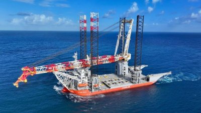 Atrac&oacute; en el Puerto de Las Palmas el "Wind Peak" procedente de Corea, el mayor buque de instalaci&oacute;n e&oacute;lica marina del mundo