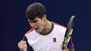 Alcaraz, mayor progresión y uno de los 10 que estrenan triunfo