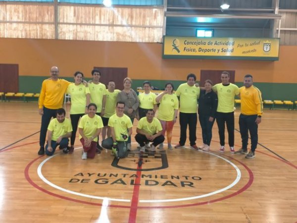 El Centro Ocupacional de Gáldar amplía su oferta deportiva con actividades de fútbol sala y ajedrez