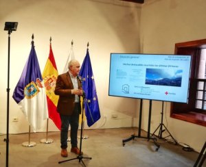 La emisión visible de gases volcánicos es esporádica y está concentrada en los centros eruptivos y los jameos