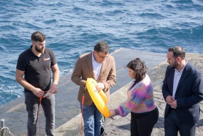 El Gobierno suministra 1.900 salvavidas de autoinflado a los municipios de Canarias para evitar ahogamientos