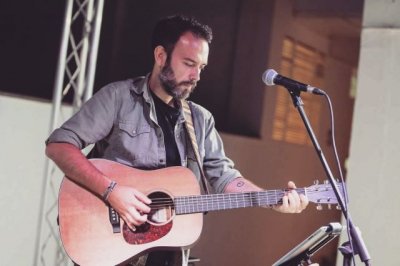 Ari Jiménez hace sonar su guitarra en La Casa-Museo León y Castillo de Telde en ‘Patios En (Cantados)’