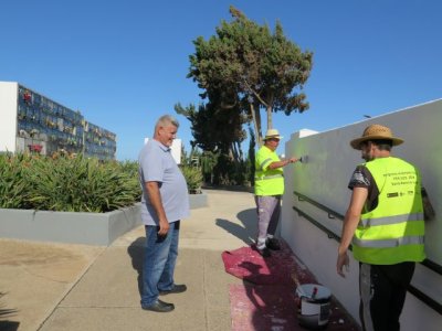 El Ayuntamiento de Gu&iacute;a lleva a cabo obras de mejora en el cementerio de La Atalaya y renueva el mobiliario del velatorio municipal