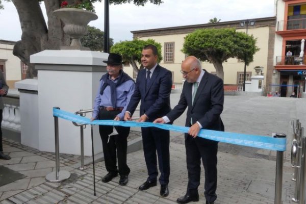 Guía: El Alcalde y el Presidente del Cabildo inauguran la Plaza Grande tras la remodelación efectuada