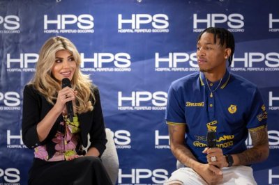 El Nuevo fichaje del club de baloncesto Dreamland Gran Canaria Joe Thomasson se present&oacute; en HPS Hospitales