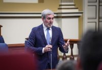 Clavijo propone liderar en Europa el debate sobre la saturaci&oacute;n de las zonas tur&iacute;sticas en territorios costeros