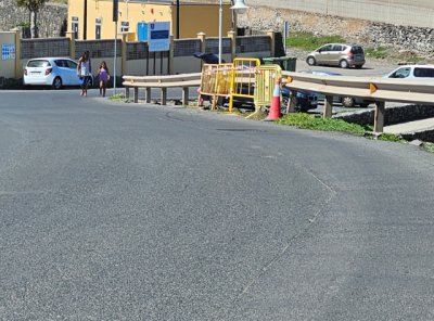 Gáldar: Peligro de valla rota en la curva Playa Bocabarranco