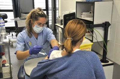 Los profesionales del SCS han administrado 238.829 segundas dosis de refuerzo con las nuevas vacunas contra la covi