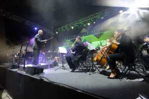 Gáldar: La Banda Municipal hace bailar a la Plaza de Santiago a ritmo de salsa y merengue