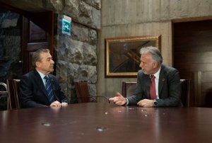 Torres recibe al presidente del Club Deportivo Tenerife, Paulino Rivero