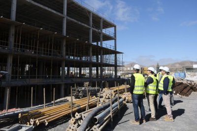 Pablo Rodríguez supervisa las obras de las 201 viviendas protegidas de Los Geranios, en Lanzarote, de más de 27 M€