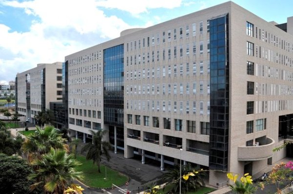 El Hospital Doctor Negrín administra en 2024 más de 55.900 tratamientos en sus hospitales de día
