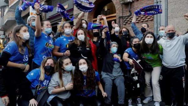 Un club de balonmano reparte 150 millones del 2º premio en Bizkaia