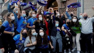 Un club de balonmano reparte 150 millones del 2º premio en Bizkaia