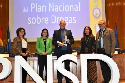 El director general de Salud P&uacute;blica recibe la Cruz Blanca de la Orden al M&eacute;rito del Plan Nacional sobre Drogas