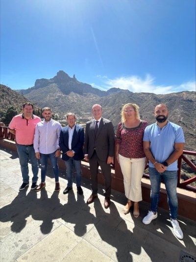Tejeda: Visita del Consejero de Obras Públicas y Viviendas del Cabildo de Gran Canaria, Don Augusto Hidalgo