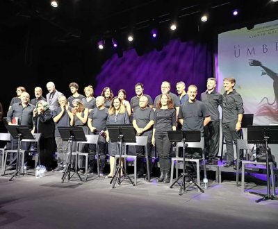 Veinte personas participan en el Edificio Miller en la lectura dramatizada de 'La Umbr&iacute;a'