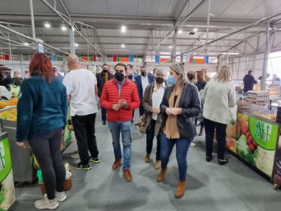 Vanoostende visita el Mercadillo del Agricultor de Tacoronte tras las obras de mejora