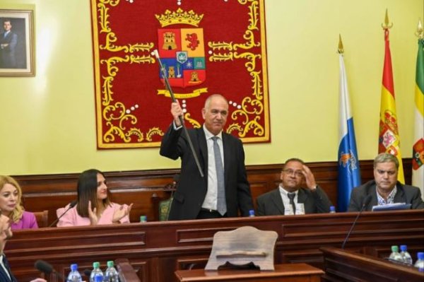 Sergio Nuez tomó el bastón de mando de la alcaldía de Teror para los próximos dos años