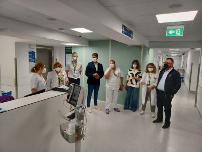 Conrado Dom&iacute;nguez visita las obras de rehabilitaci&oacute;n de tres plantas de hospitalizaci&oacute;n del HUC
