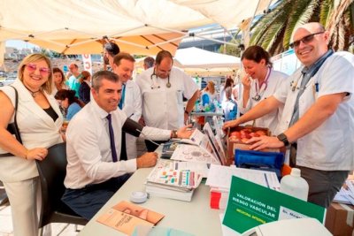 M&aacute;s de 300 usuarios y 50 profesionales participan en una Feria de la Salud organizada por el Hospital Dr. Negr&iacute;n