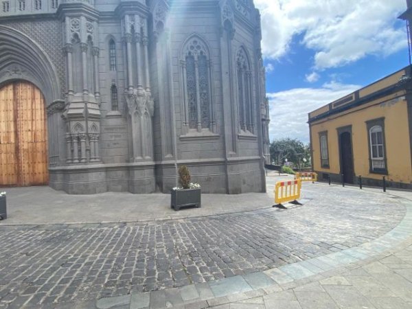 Arucas: Obras de mejora y acondicionamiento del pavimento adoquinado en el entorno de la Iglesia de San Juan Bautista