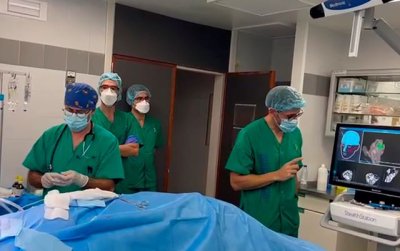 El Dr. Negr&iacute;n y ULL desarrollan un dispositivo que mide actividad cerebral implantado por primera vez en el mundo