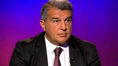 Laporta dice sentir "verg&uuml;enza" por los alemanes en la grada como si no fuera con &eacute;l