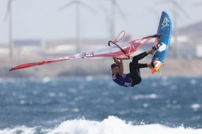 Liam Dunkerbeck, campeón del mundo SUB-20 de la PWA en la categoría de olas