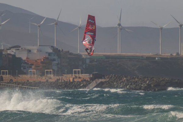 Windsurf: Philip Köster, un paso más cerca de volver a coronarse en Pozo Izquierdo