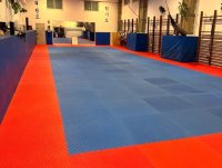 Gáldar instala un nuevo tatami en el gimnasio municipal de taekwondo