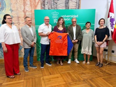 Las luchas Leonesa y Canaria inician un encuentro para compartir deporte, conocimiento, tradición y futuro