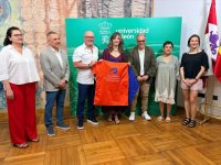 Las luchas Leonesa y Canaria inician un encuentro para compartir deporte, conocimiento, tradición y futuro