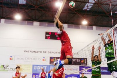 Voleibol: El Arona Spring In Motion mantiene el liderato de la Superliga Masculina 2 pese a su derrota en Castellón