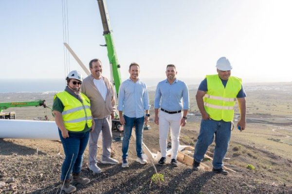 Zapata: “Este Gobierno cumple su compromiso y desmantela el parque eólico de Montaña Mina en Lanzarote”