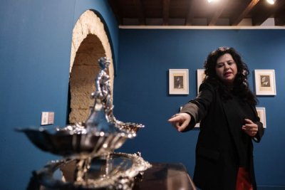 La directora de la Casa-Museo Pérez Galdós ofrece dos visitas guiadas a la exposición ‘Lo privado, público’ que se exhibe en el citado Centro