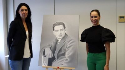 La artista moyense María Suárez Alemán se reencuentra con los dos retratos realizados para ls Casa-Museo Tomás Morales
