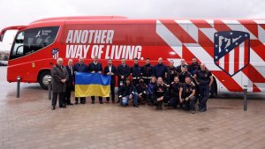 El Atlético de Madrid envía el autobús del primer equipo con ayuda a Ucrania