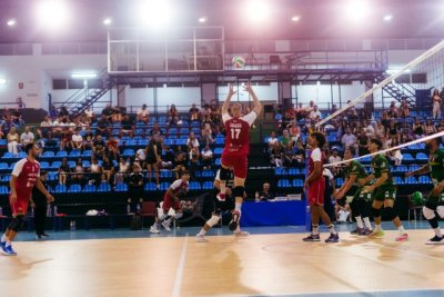Voleibol Superliga Masculina 2: El Arona Spring In Motion se ve superado por el Barça y suma su primera derrota de la temporada