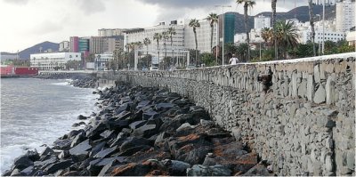 Franquis cita al Cabildo grancanario y al Ayuntamiento capitalino para concretar soluciones a la Avenida Mar&iacute;tima