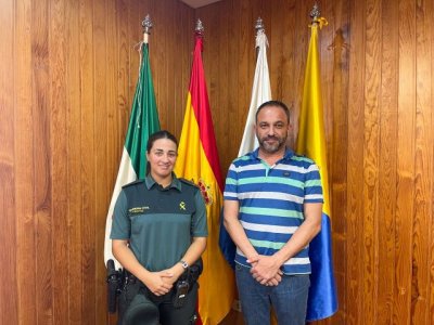 Villa de Moya: Raúl Afonso recibe a la nueva teniente de la Guardia Civil