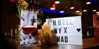 La barra del NYX reivindica la cocteler&iacute;a de autor m&aacute;s divertida de Madrid