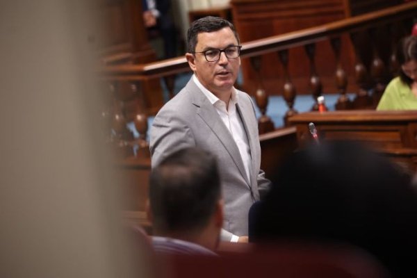 Canarias rechaza la subida de tasas aeroportuarias de Aena e insiste en un trato diferenciado para las Islas