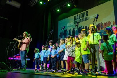 G&aacute;ldar: Escolares del municipio versean por la solidaridad en un concierto con Yeray Rodr&iacute;guez