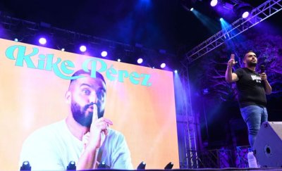 Gu&iacute;a: Kike P&eacute;rez y Omayra Cazorla brillan en el Festival de Humor dedicado a &lsquo;Xayo&rsquo; en un canto a la tolerancia, el respeto y la diversidad