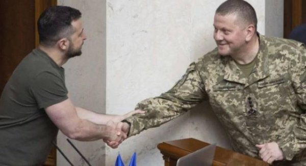 Art&iacute;culo de opini&oacute;n: 'La salida de Zaluzhny podr&iacute;a ser una amenaza para Zelensky'