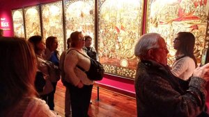 Un recorrido por la fotograf&iacute;a, el arte y la ruralidad en la visita del Centro de Mayores de Gu&iacute;a a la Casa de Col&oacute;n y el Museo Elder