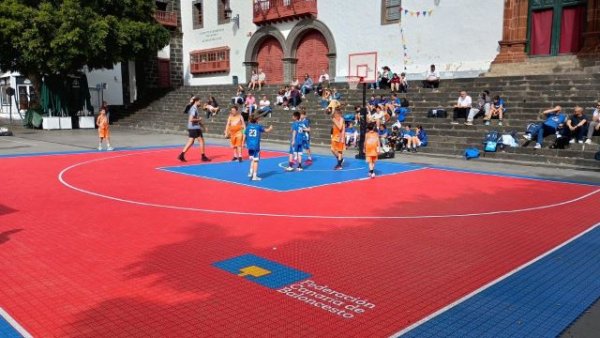 Medio centenar de j&oacute;venes estrenan el baloncesto 3&times;3 en los Campeonatos de Canarias en Edad Escolar